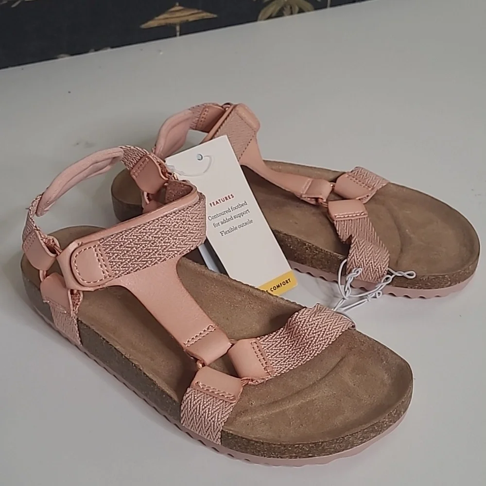 New with tags! Cat & Jack Girls 2 blush pink contoured summer strap sandals